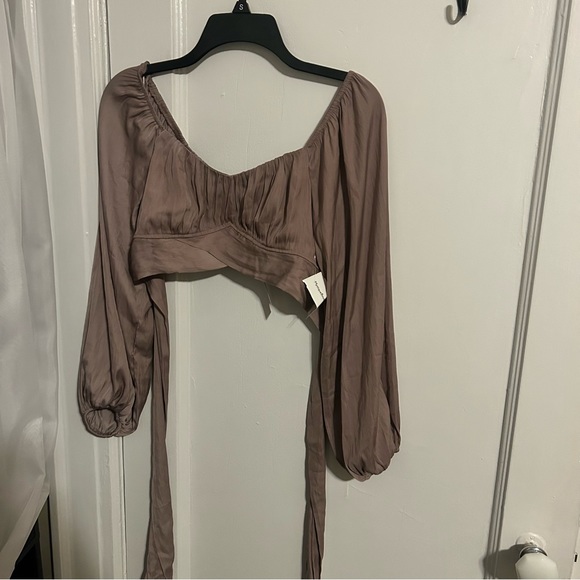 Satin bell sleeve crop top - Picture 1 of 3